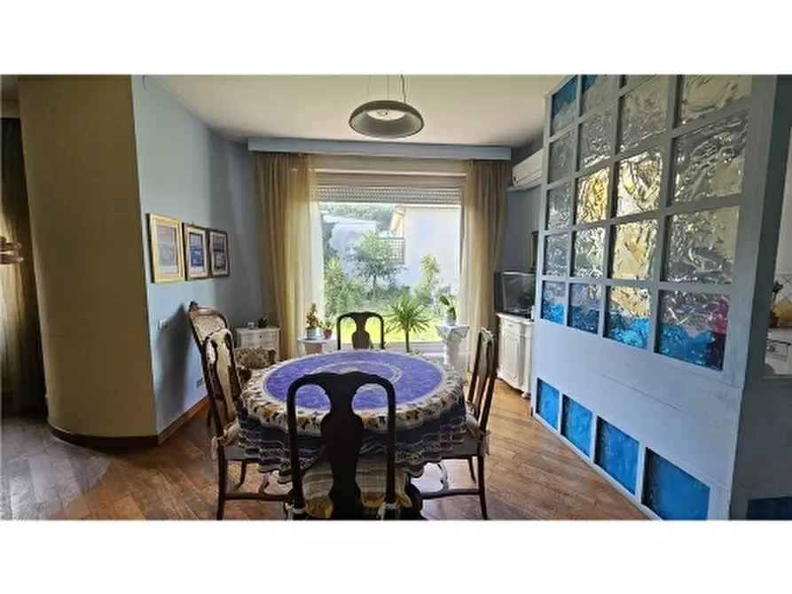 Immagine 22 di Villa in vendita  a Empoli