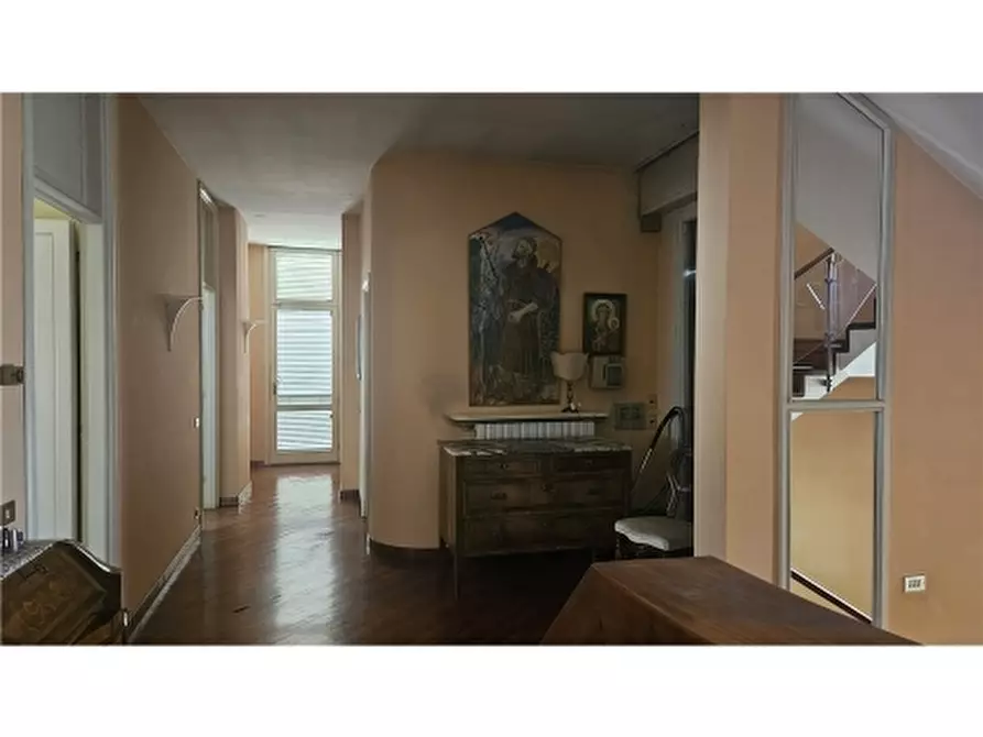 Immagine 37 di Villa in vendita  a Empoli