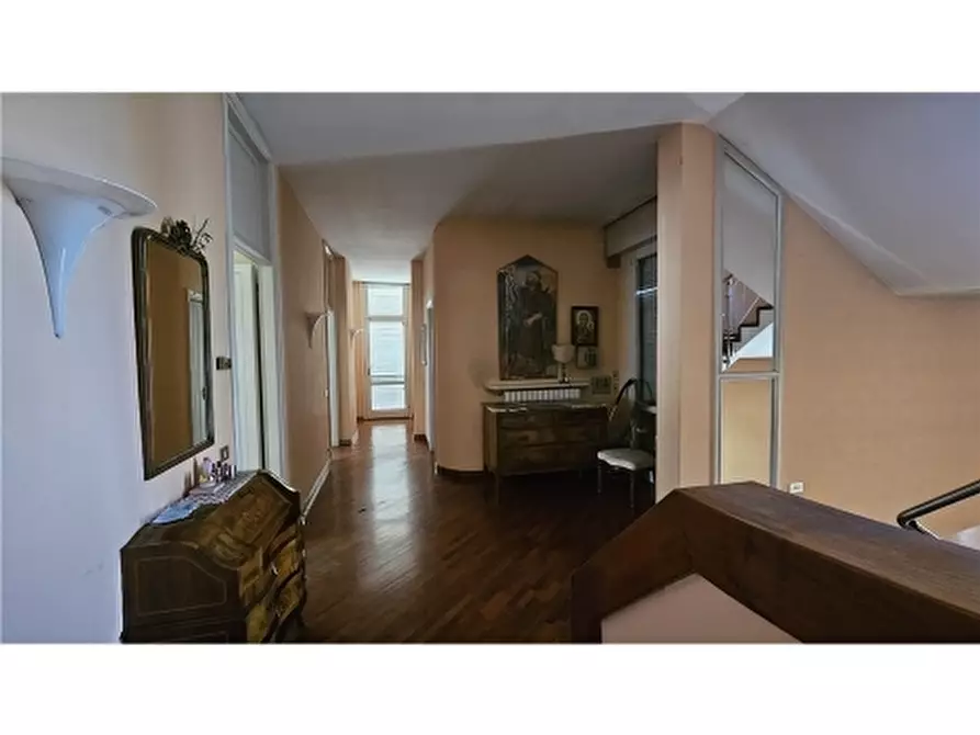 Immagine 39 di Villa in vendita  a Empoli