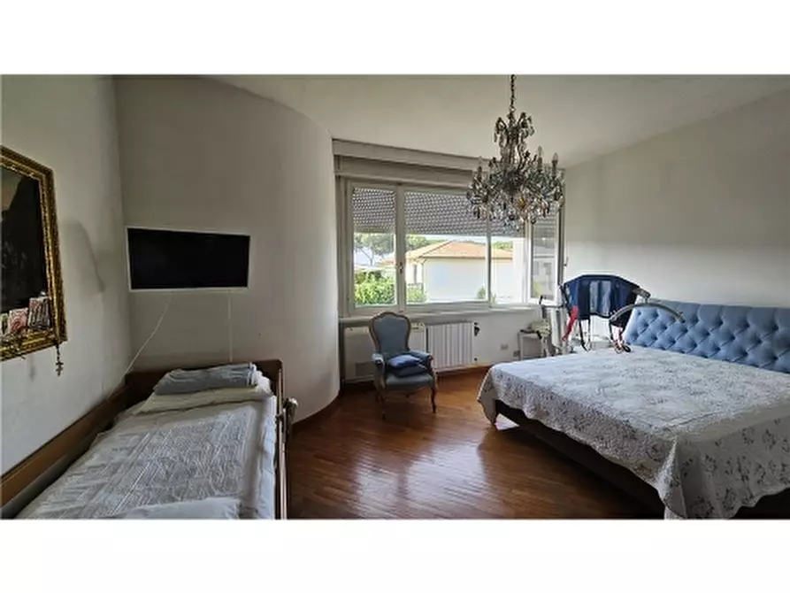 Immagine 41 di Villa in vendita  a Empoli
