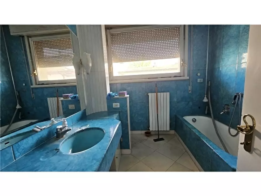 Immagine 42 di Villa in vendita  a Empoli