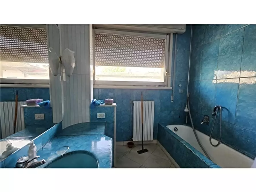 Immagine 43 di Villa in vendita  a Empoli