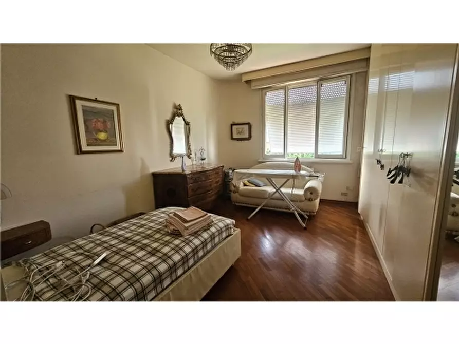 Immagine 46 di Villa in vendita  a Empoli