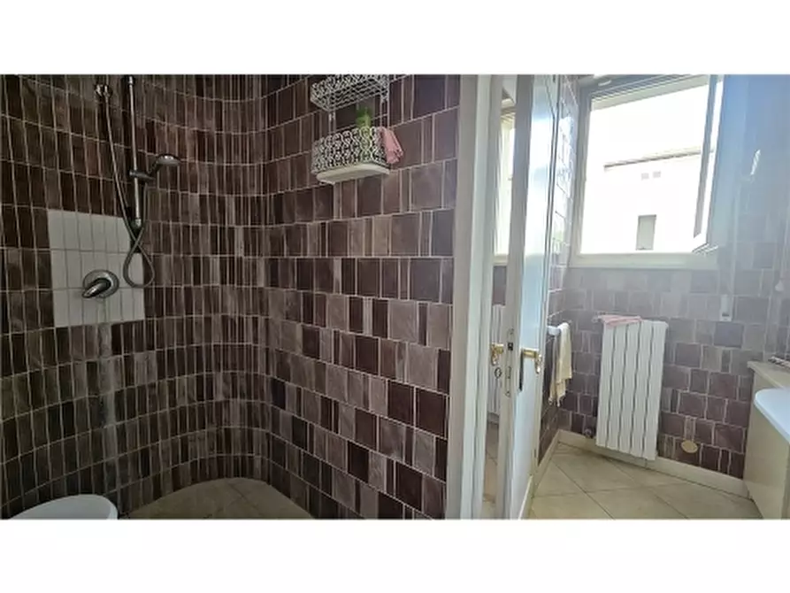 Immagine 51 di Villa in vendita  a Empoli