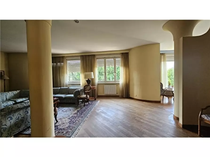 Immagine 56 di Villa in vendita  a Empoli