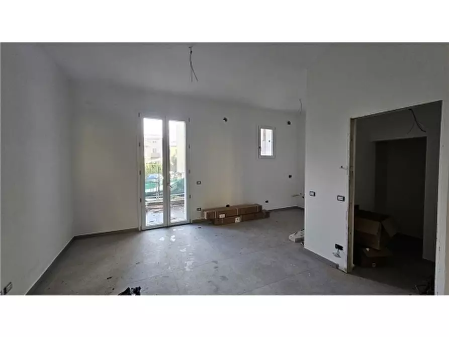 Immagine 3 di Villa in vendita  a Empoli