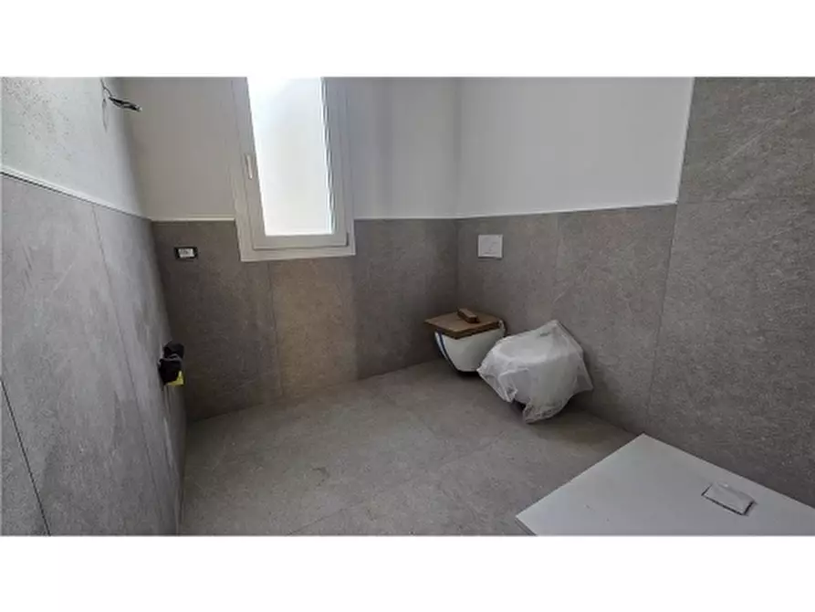 Immagine 17 di Villa in vendita  a Empoli