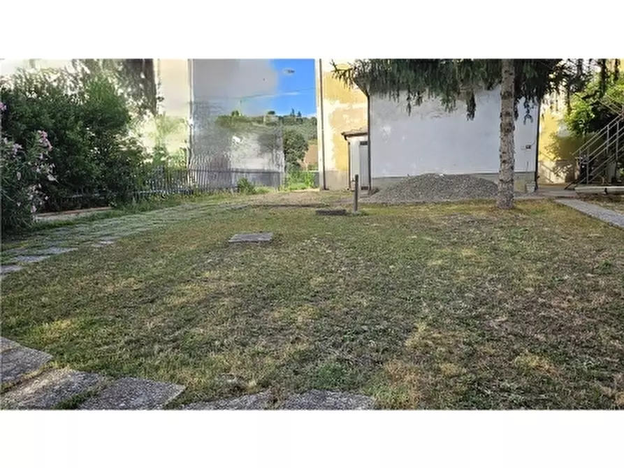 Immagine 3 di Villa in vendita  a Castelfiorentino