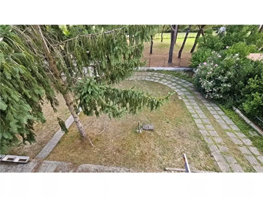 Immagine 34 di Villa in vendita  a Castelfiorentino