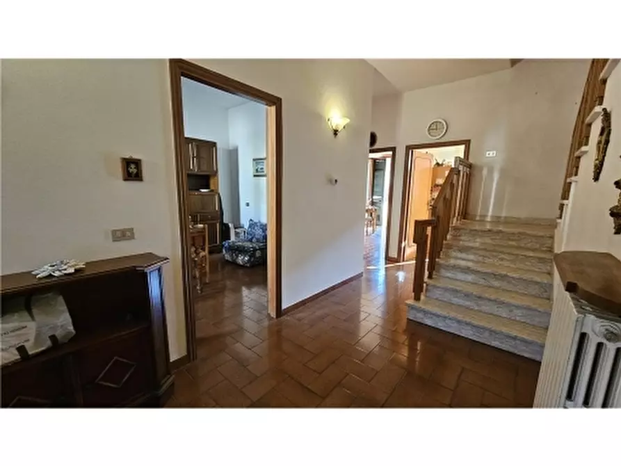Immagine 1 di Villa in vendita  a Empoli