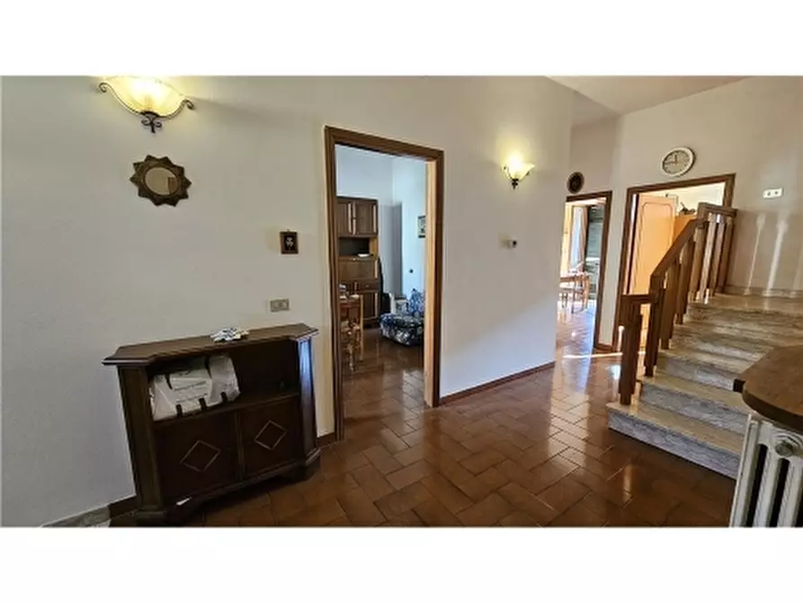 Immagine 2 di Villa in vendita  a Empoli