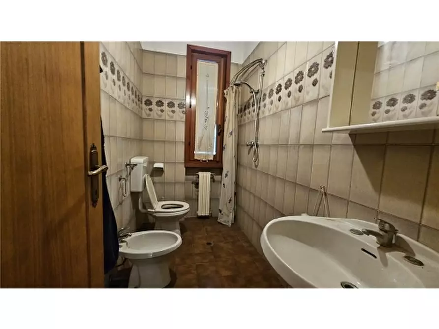 Immagine 12 di Villa in vendita  a Empoli