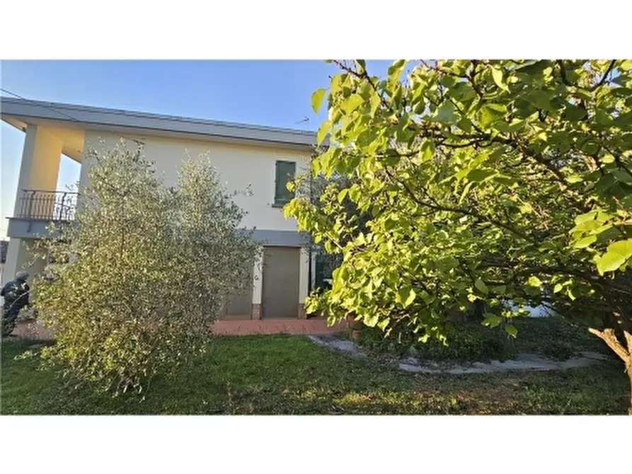 Immagine 1 di Villa in vendita  a Montelupo Fiorentino