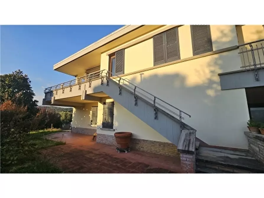 Immagine 2 di Villa in vendita  a Montelupo Fiorentino