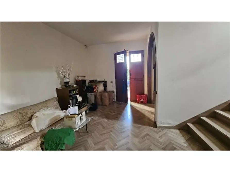Immagine 1 di Villa in vendita  a Empoli