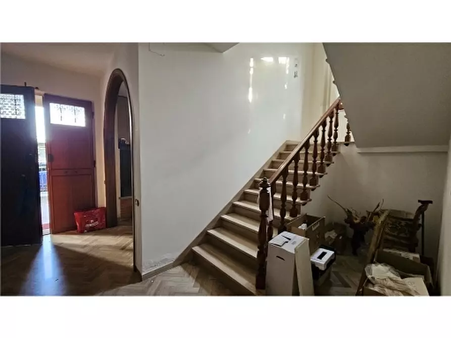 Immagine 2 di Villa in vendita  a Empoli