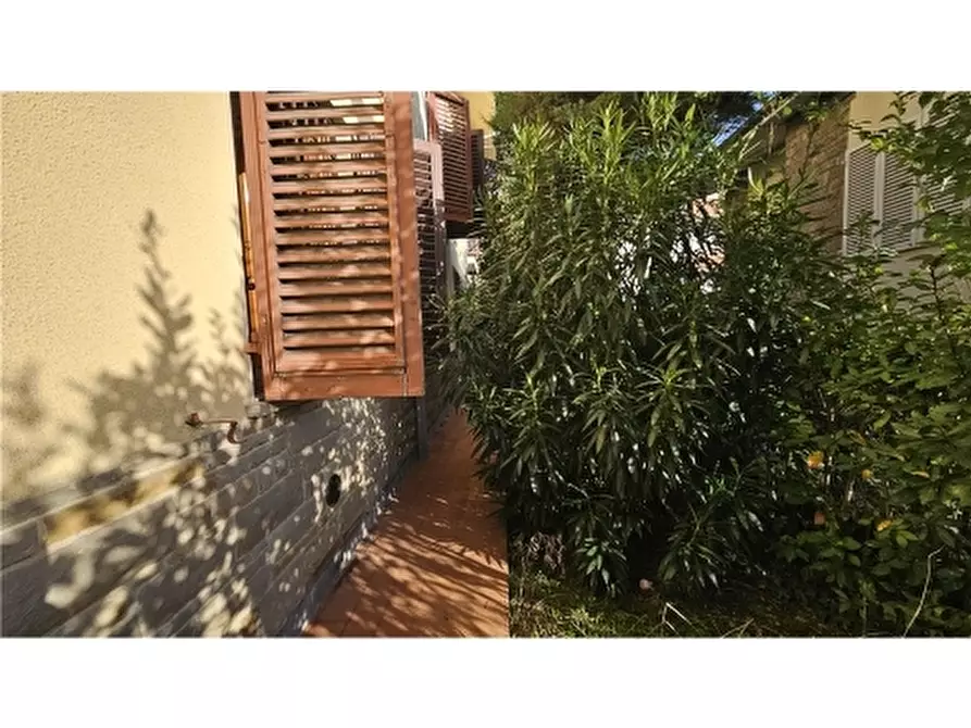 Immagine 3 di Villa in vendita  a Empoli