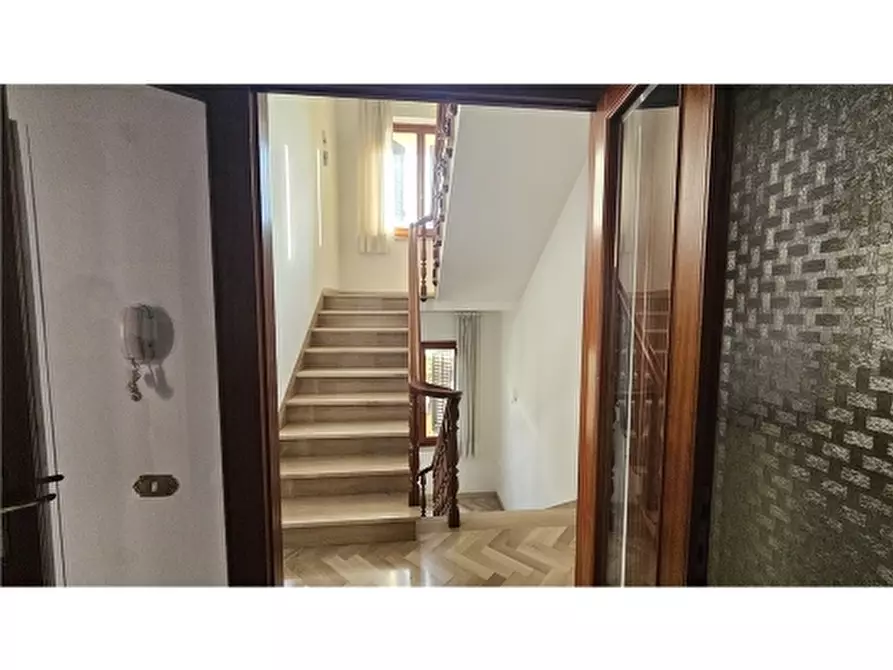 Immagine 7 di Villa in vendita  a Empoli