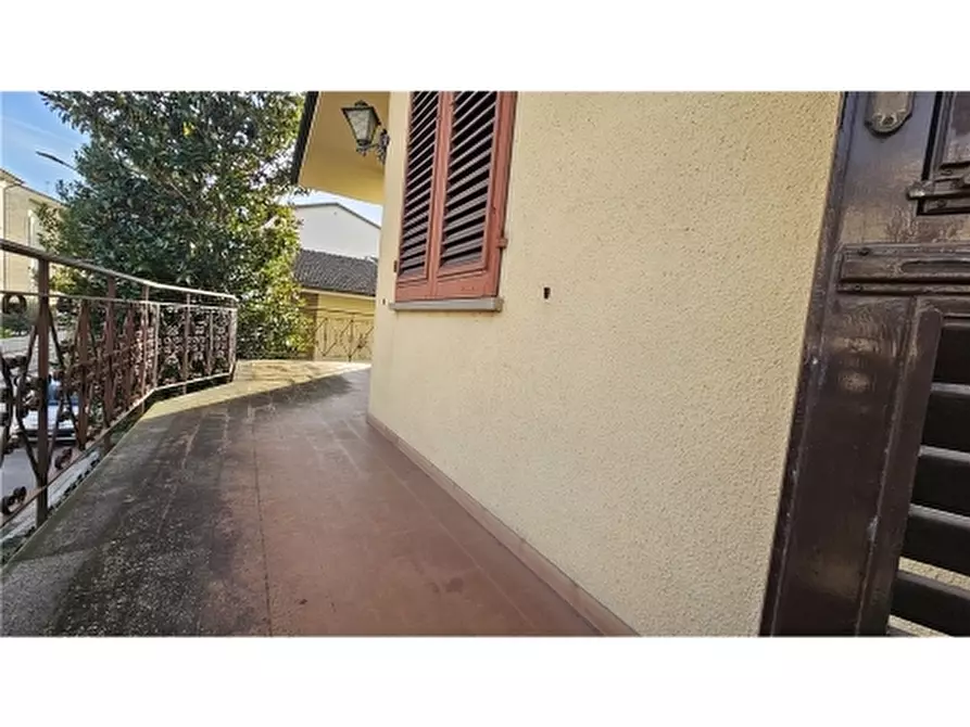 Immagine 9 di Villa in vendita  a Empoli
