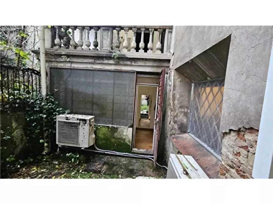 Immagine 2 di Villa in vendita  a Empoli