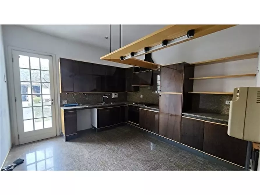 Immagine 4 di Villa in vendita  a Empoli