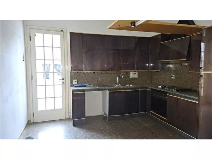 Immagine 5 di Villa in vendita  a Empoli