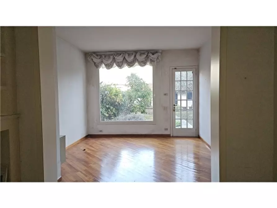 Immagine 7 di Villa in vendita  a Empoli