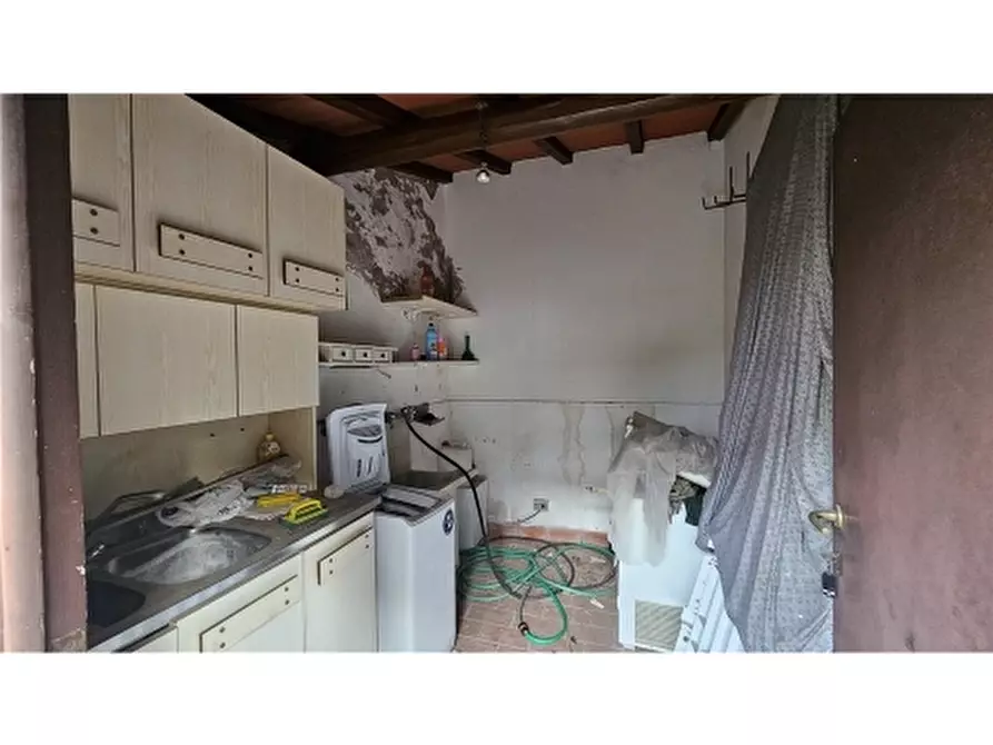 Immagine 11 di Villa in vendita  a Empoli