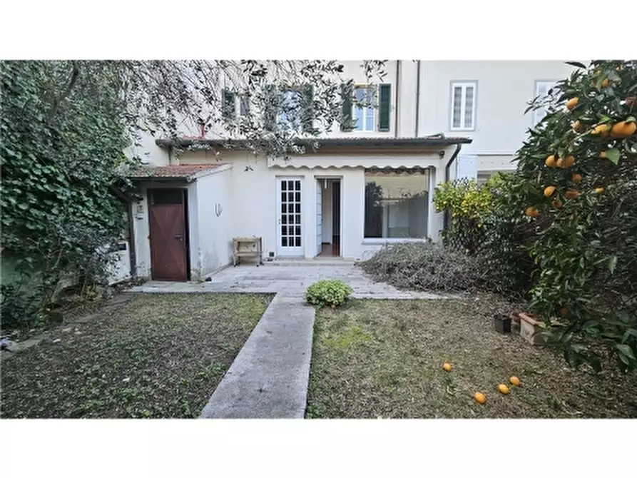 Immagine 13 di Villa in vendita  a Empoli