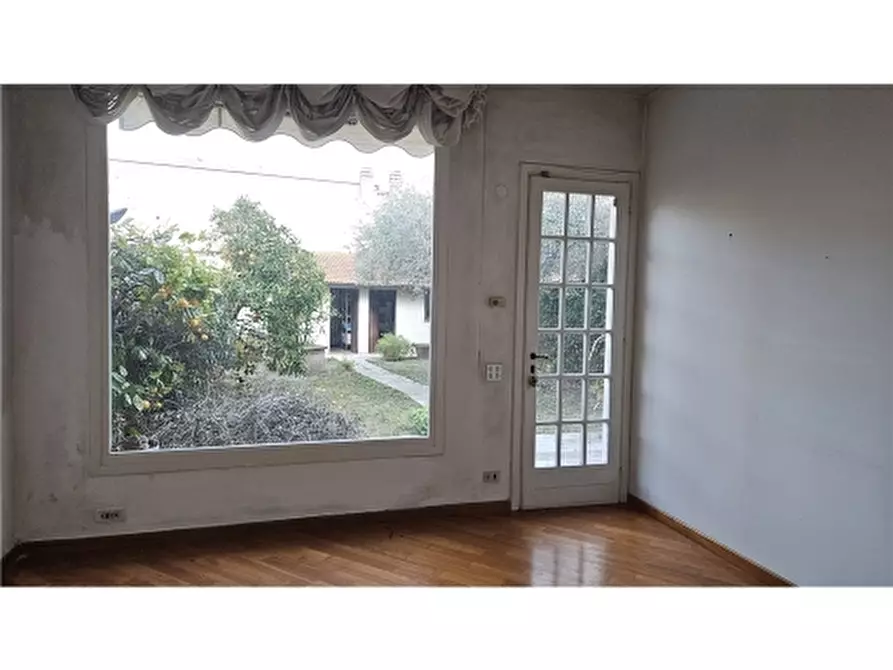 Immagine 15 di Villa in vendita  a Empoli