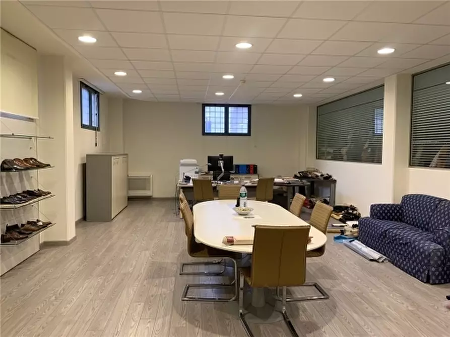 Immagine 2 di Villa in vendita  a Fucecchio