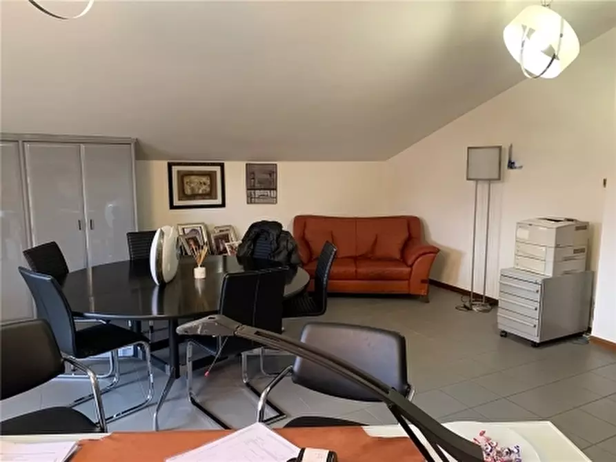 Immagine 6 di Villa in vendita  a Fucecchio