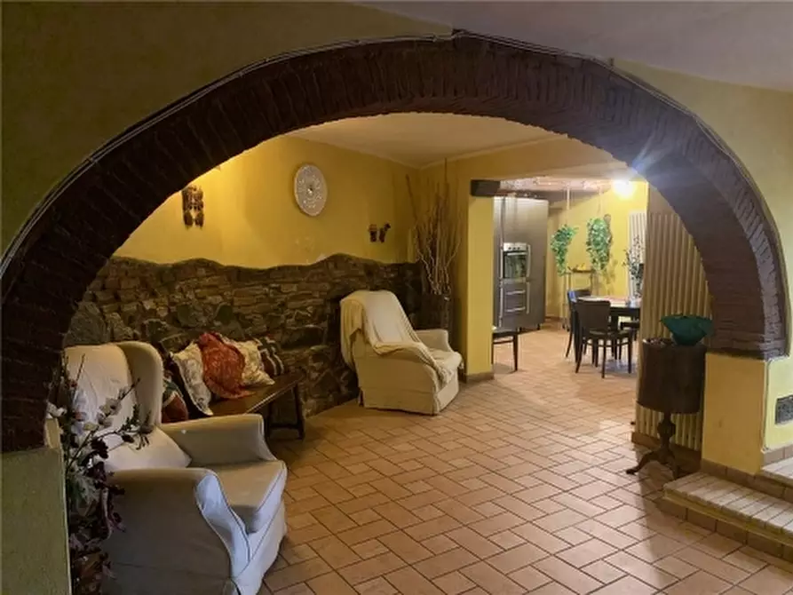 Immagine 2 di Villa in vendita  a Empoli