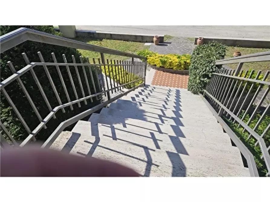 Immagine 6 di Villa in vendita  a Empoli