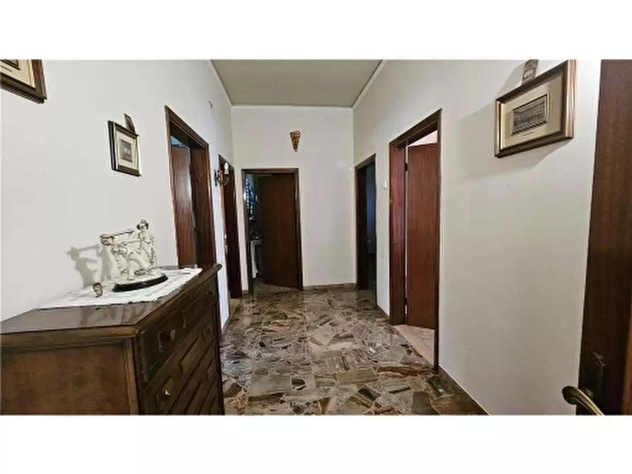 Immagine 9 di Villa in vendita  a Empoli