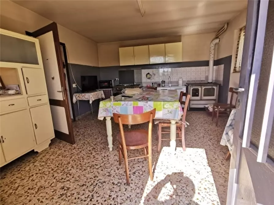 Immagine 38 di Villa in vendita  a Empoli