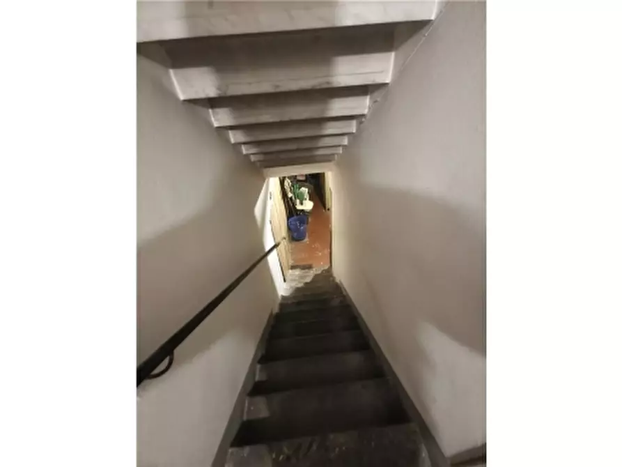 Immagine 11 di Villa in vendita  a Empoli