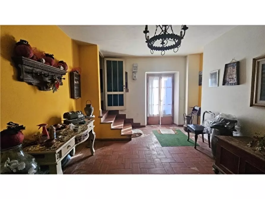 Immagine 2 di Villa in vendita  a Empoli