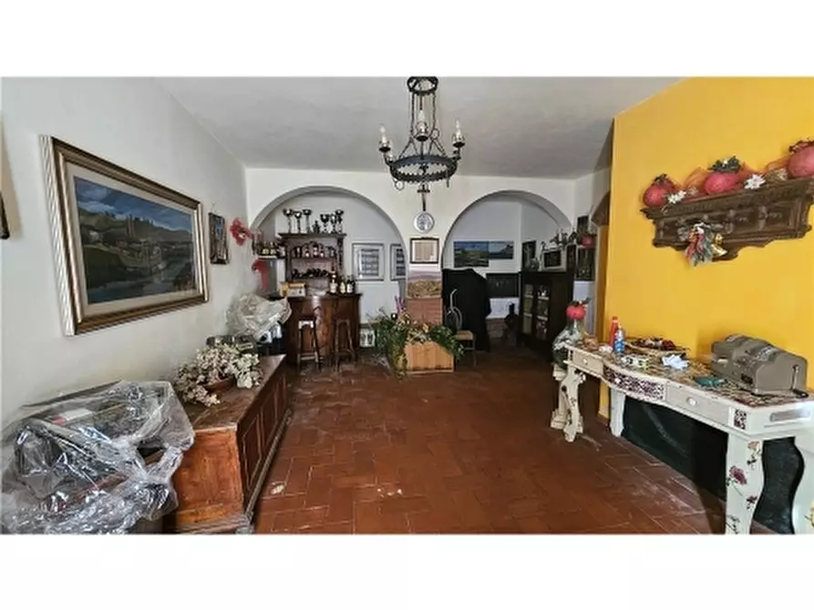 Immagine 4 di Villa in vendita  a Empoli