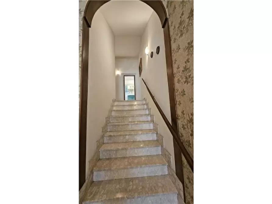 Immagine 10 di Villa in vendita  a Empoli