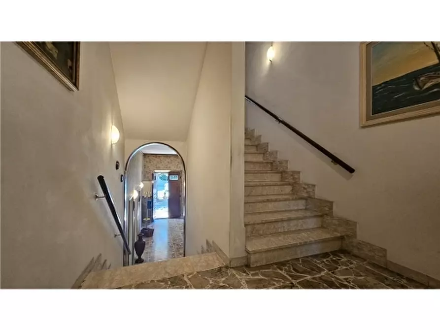 Immagine 15 di Villa in vendita  a Empoli