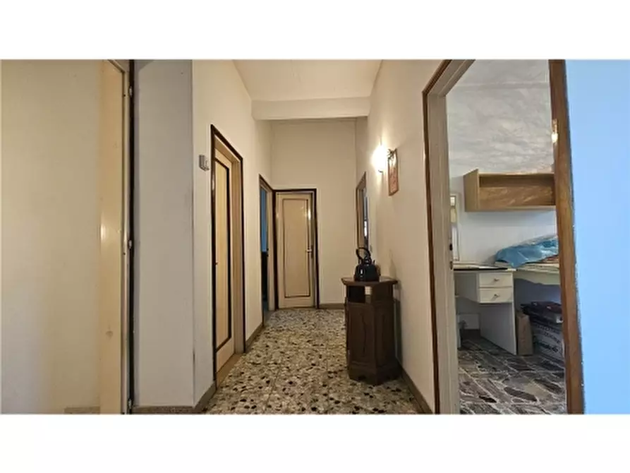 Immagine 17 di Villa in vendita  a Empoli