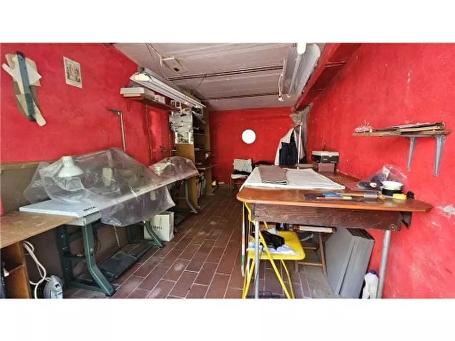 Immagine 39 di Villa in vendita  a Empoli