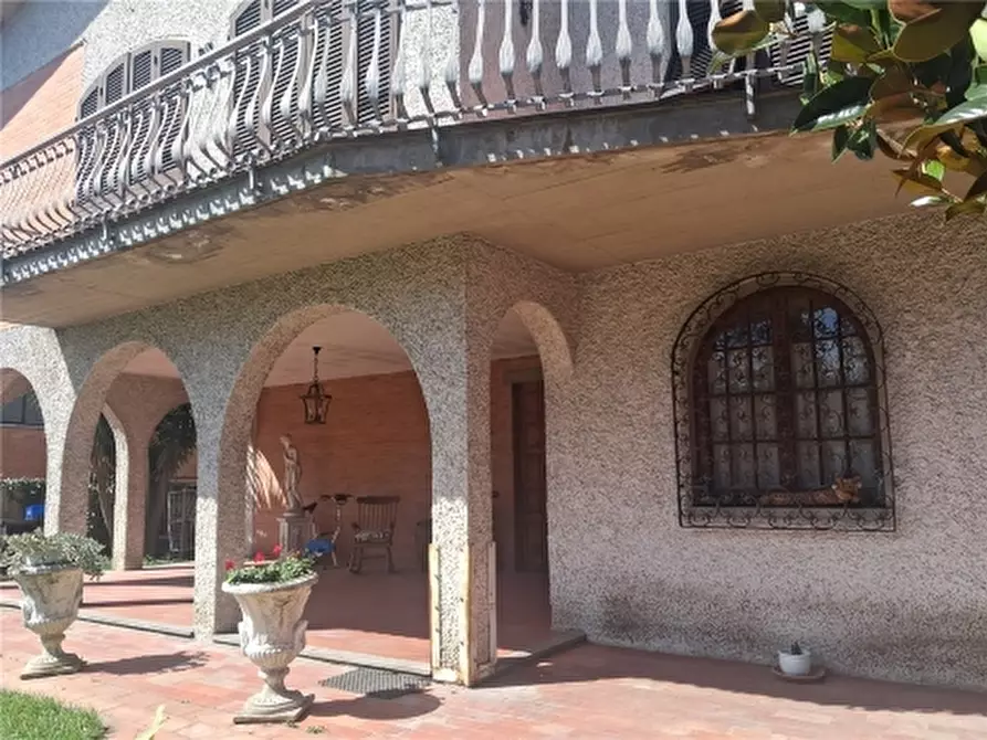 Immagine 1 di Villa in vendita  a Santa Croce Sull'arno