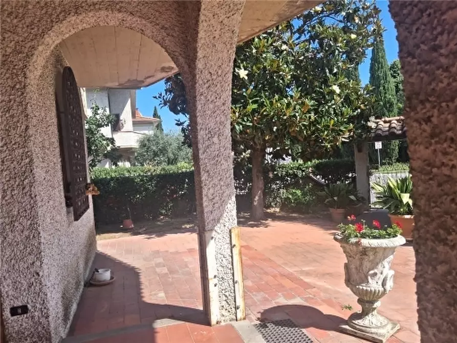Immagine 3 di Villa in vendita  a Santa Croce Sull'arno