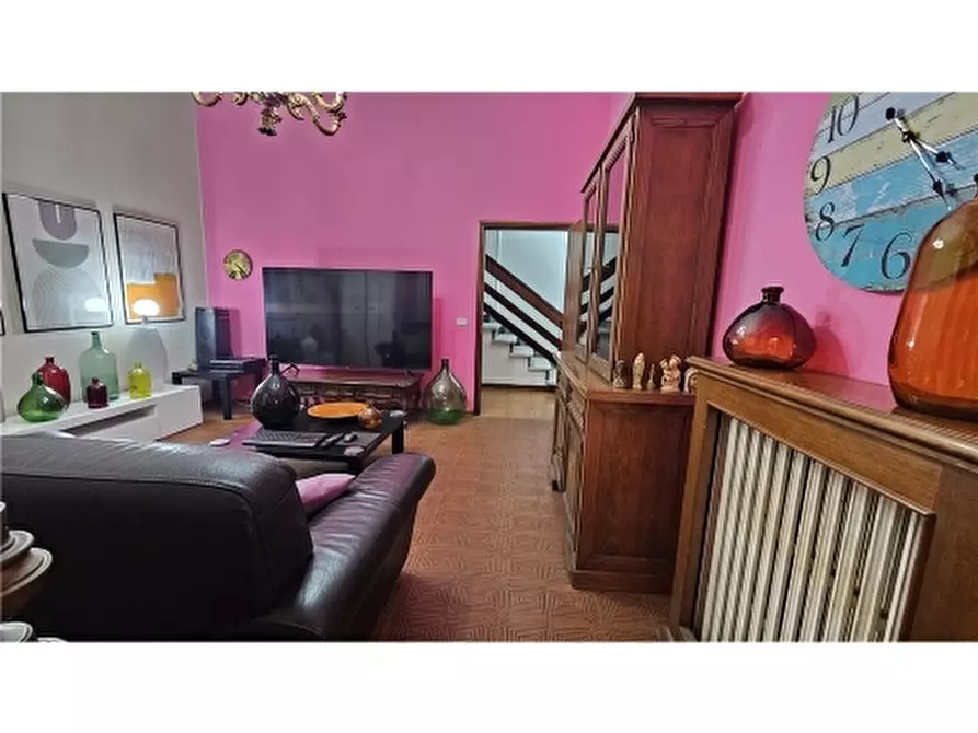 Immagine 4 di Villa in vendita  a Empoli