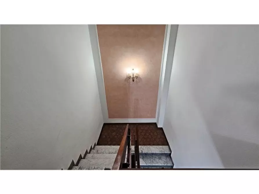Immagine 22 di Villa in vendita  a Empoli
