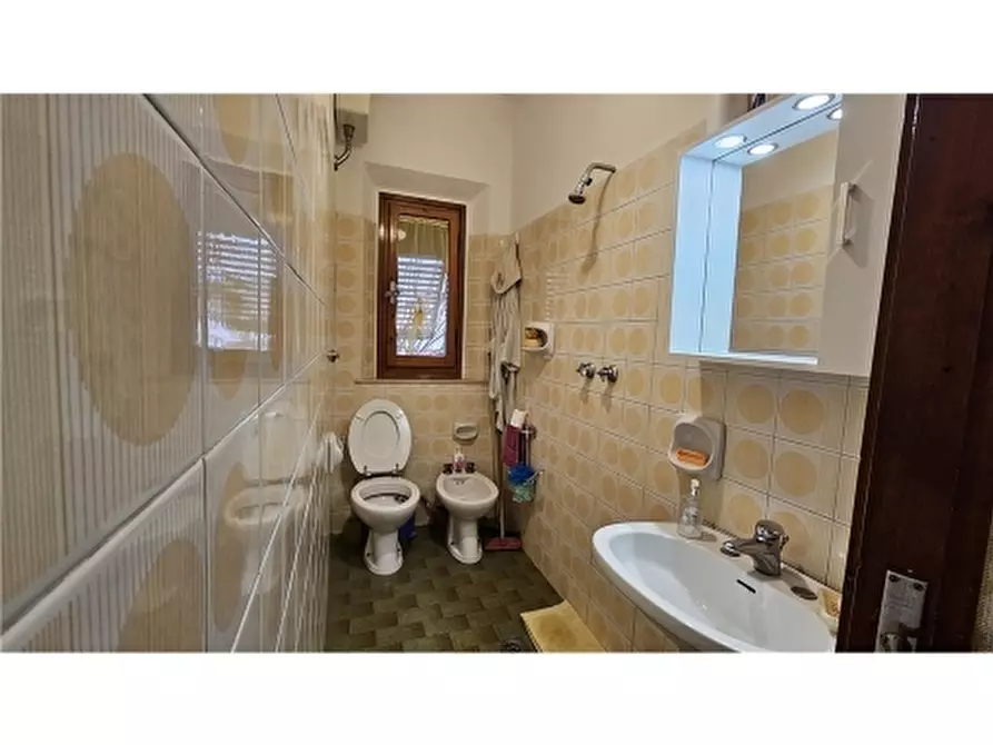 Immagine 21 di Rustico / casale in vendita  a Empoli