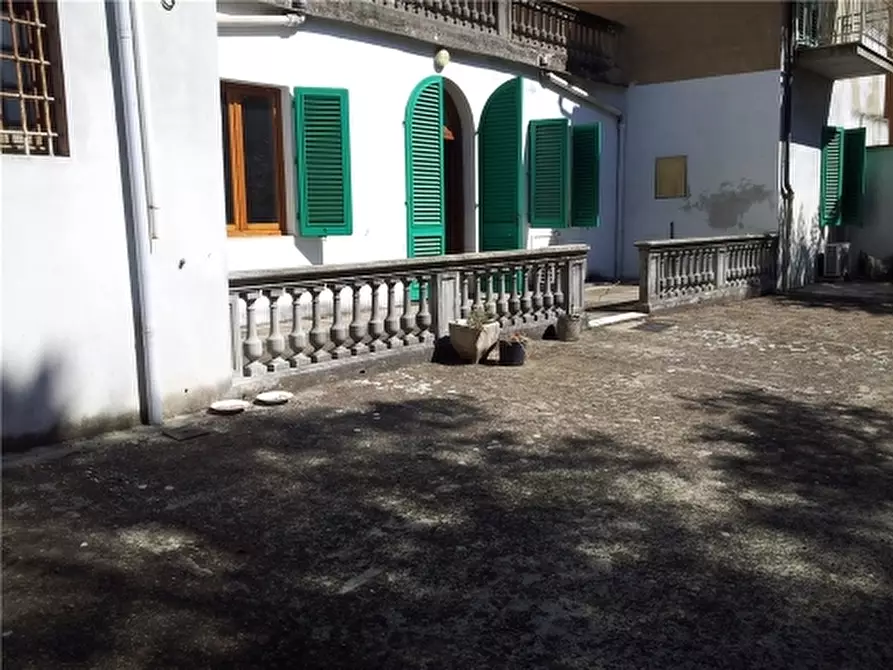 Immagine 3 di Negozio in vendita  a Empoli