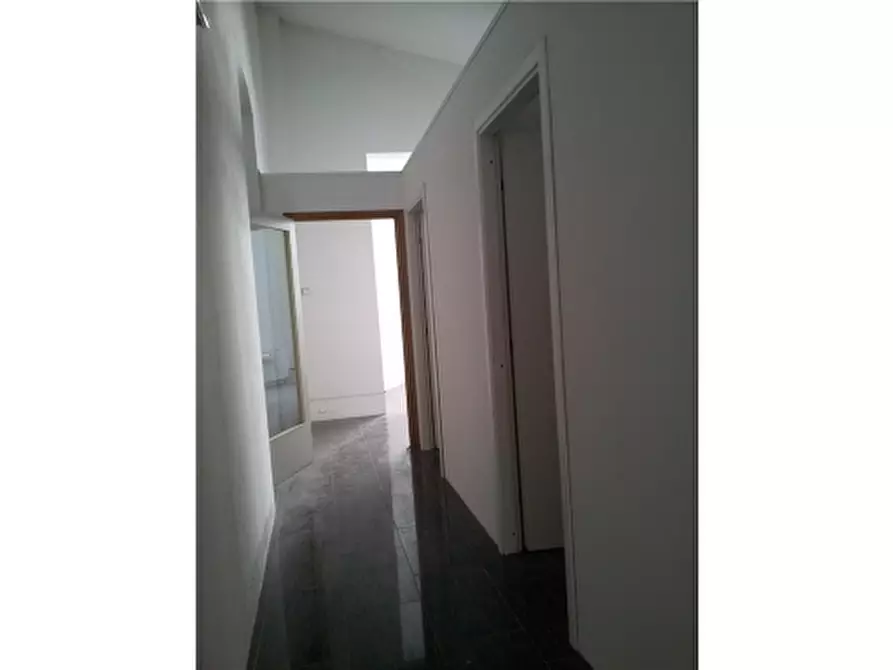 Immagine 4 di Negozio in affitto  a Empoli